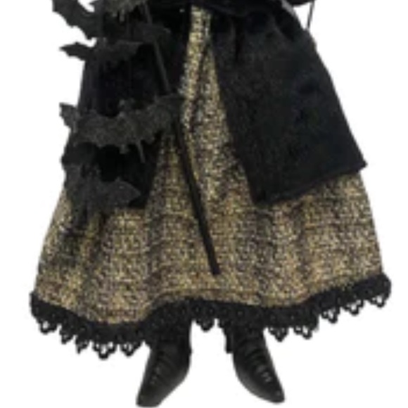 27” Golden Touch Skeleton Lady Witch - Picture 5 of 10